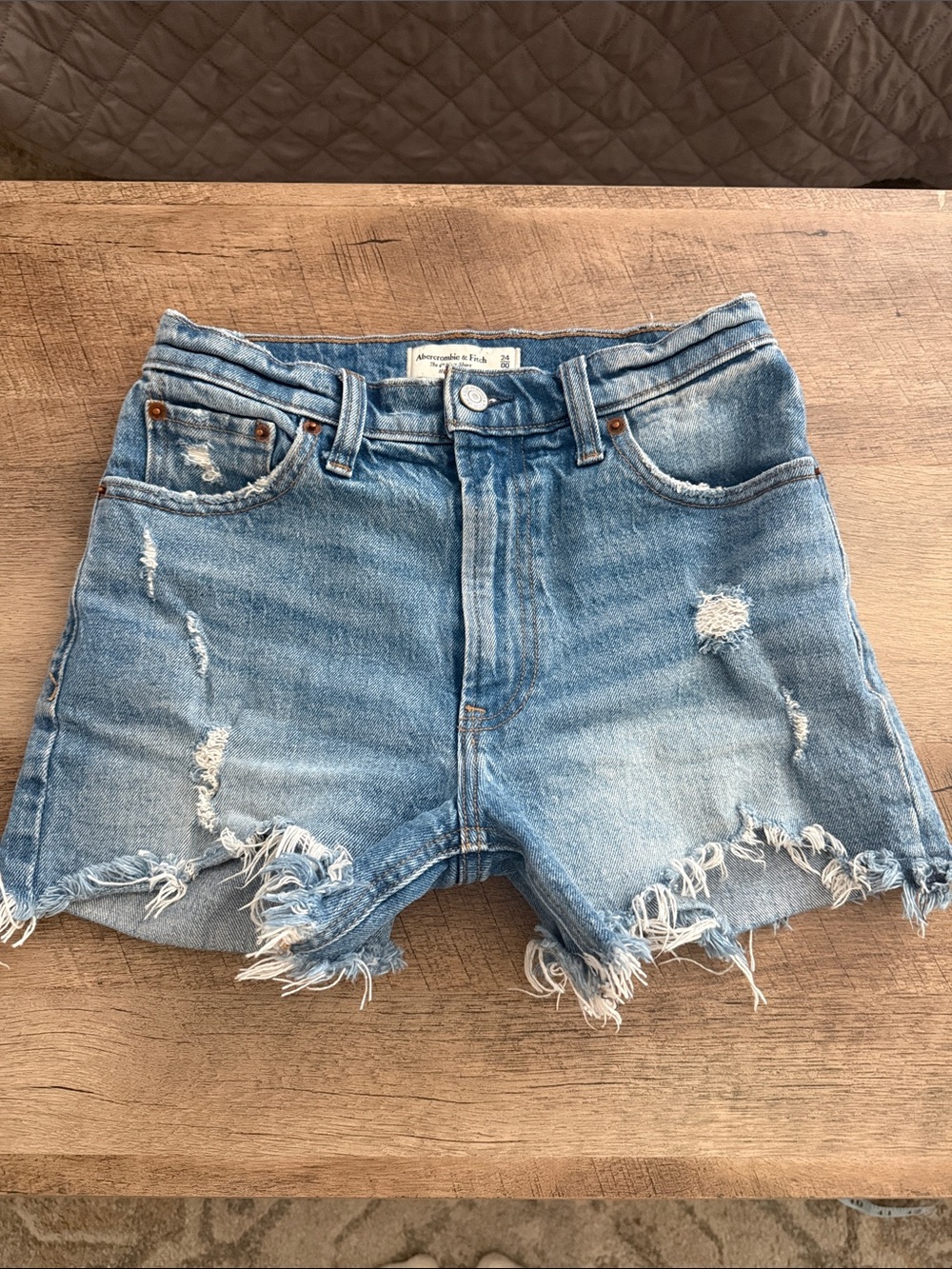 Abercrombie & Fitch Women's 4” mom shorts high rise Denim Jean Shorts 24 00